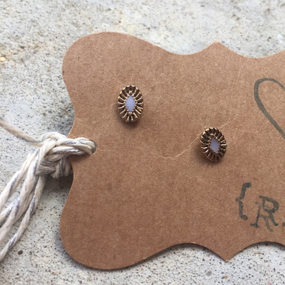 Dainty studs with Opal-like Stone - Picture 2 of 3