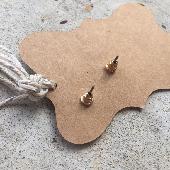 Dainty studs with Opal-like Stone - Picture 3 of 3