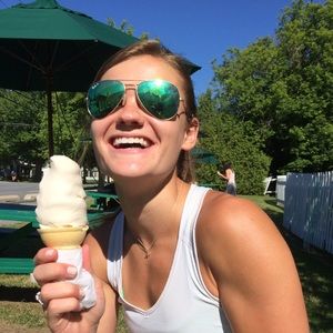 Meet your Posher, Madi