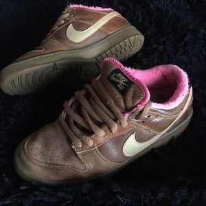 Nike SB dunks Gibson guitar case