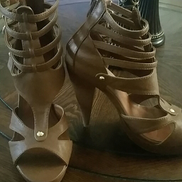 Size 7 brown heels