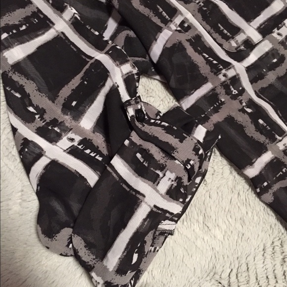 🎉12/31 HP🎉 B&W semi sheer button down blouse - Picture 3 of 4