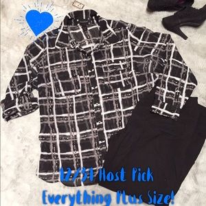 🎉12/31 HP🎉 B&W semi sheer button down blouse