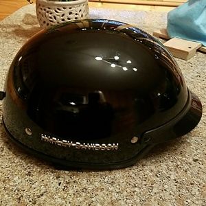 Ladies Harley Helmet with some scratches on it