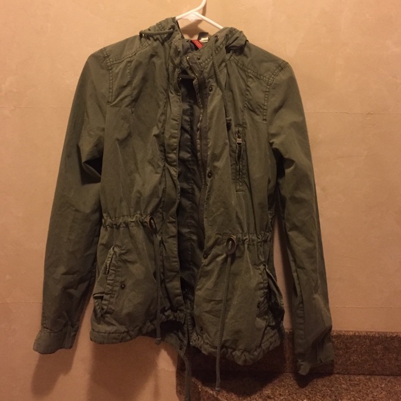 Super cute green army jacket!!!