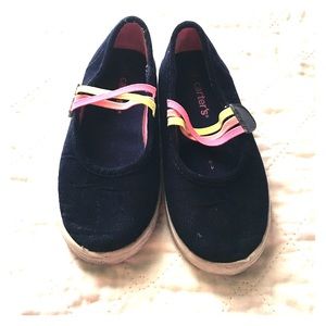 Little girls Carter's shoes (size 11)