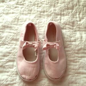 Little girl Carter's shoes (size 11)