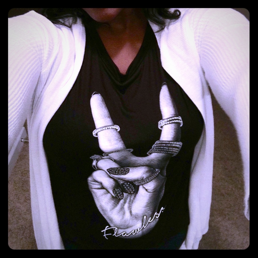 Flawless Tee w/ small stones 💎💎