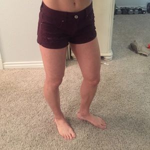 AMERICAN EAGLE burgundy ripped shorts