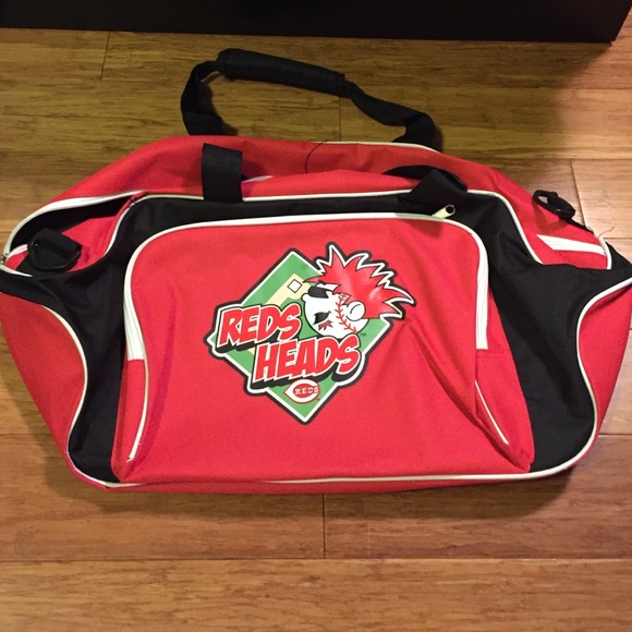 Cincinnati Reds Duffle Bag With a Shirt