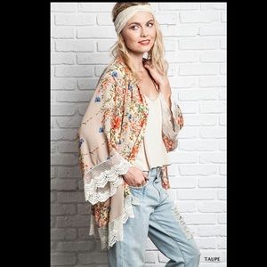 Umgee floral kimono