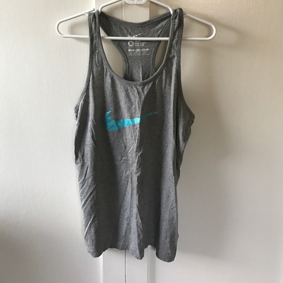 Nike Bundle: Sports bra and tank - Picture 3 of 4