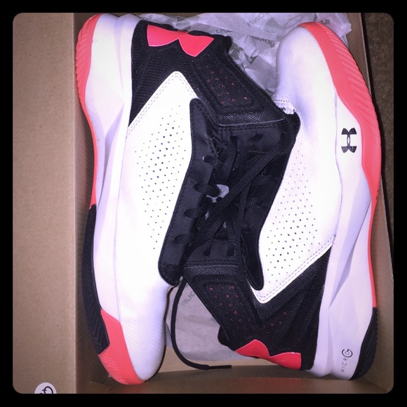Underarmor basketball shoes