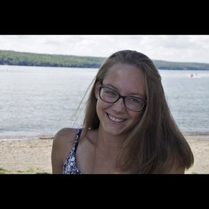 Meet your Posher, Emily