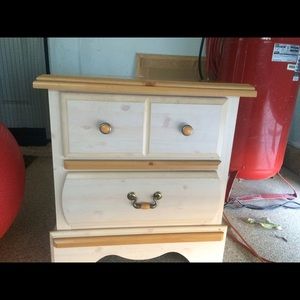 Nightstand 💛 (or best offer)