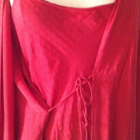 ADDITIONAL PICTURES of NATORI Night Gown - Picture 2 of 4