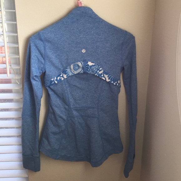 Lululemon Define Jacket. Size 2 - Picture 2 of 4