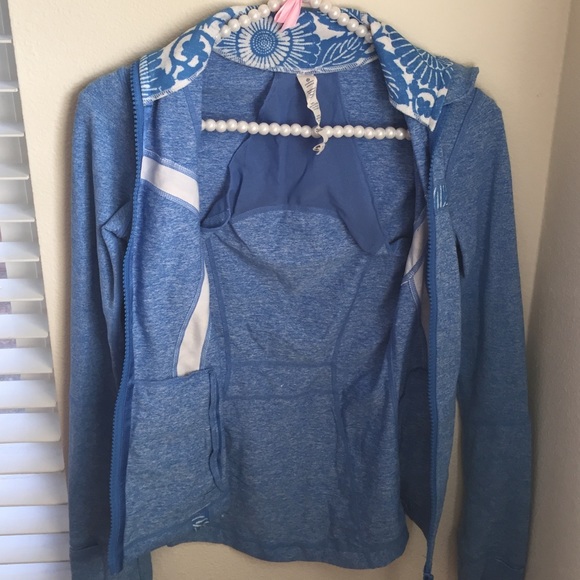 Lululemon Define Jacket. Size 2 - Picture 3 of 4