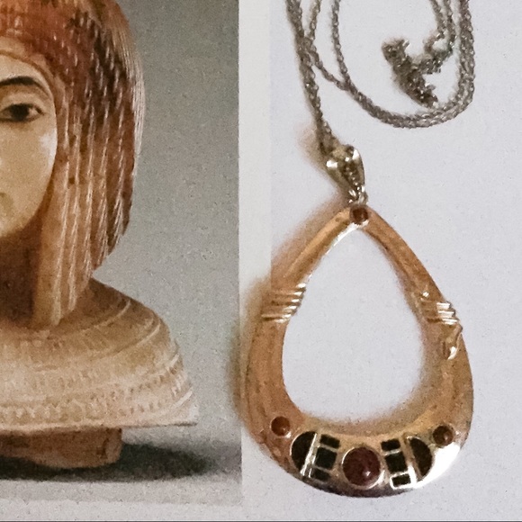Cleopatra Vintage Pendant Neckace - Picture 2 of 2