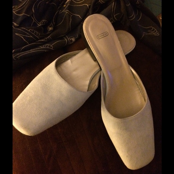 💐NWOT COACH PALE BLUE SUEDE 1/4" MULES- PRETTY 8