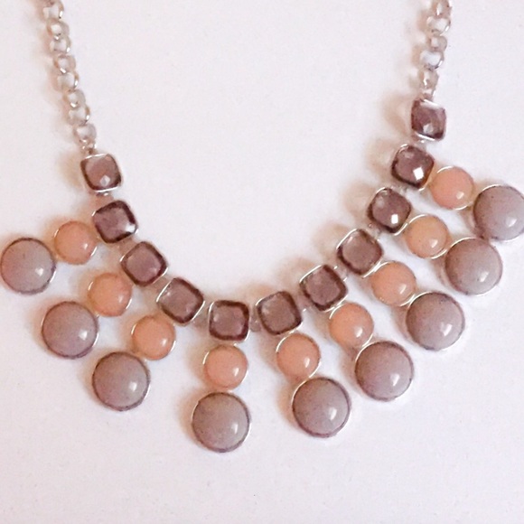 💜HP 2/20💜Lavender and Pink Statement Necklace - Picture 2 of 2