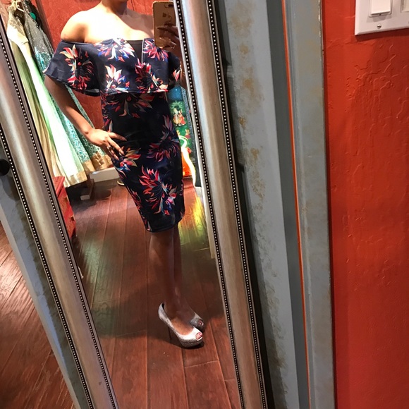 Floral off shoulder dress - Picture 3 of 6