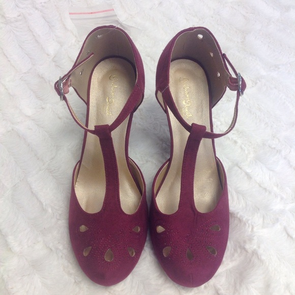 GRAHAM STREET SHOE CO. Heels O35 - Picture 2 of 4