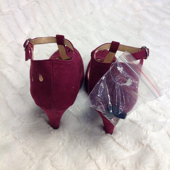 GRAHAM STREET SHOE CO. Heels O35 - Picture 3 of 4