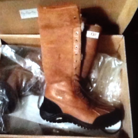 Ugg Adirondack size 9