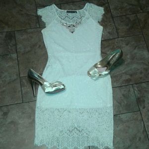 Paris Hilton Gold heels. Super cute!! Size 8