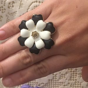 Adorable Gold Flower Ring