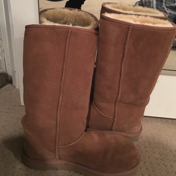 UGGS size 7