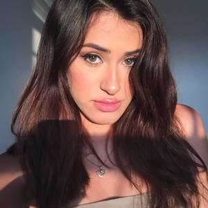 Meet your Posher, Camila