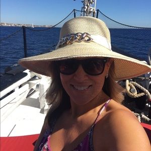 Meet your Posher, Dena