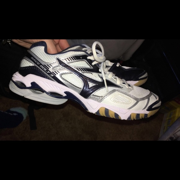 Mizuno Wave Bolt 3 Volleyball Shoes