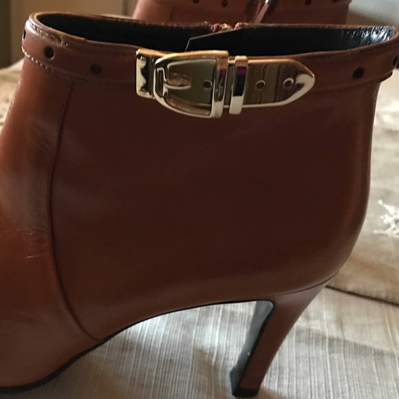 Leather Gucci Booties in size 9. - Picture 2 of 3