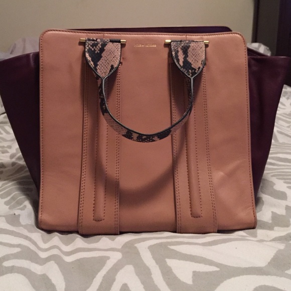 Pour La Victoire tote bag