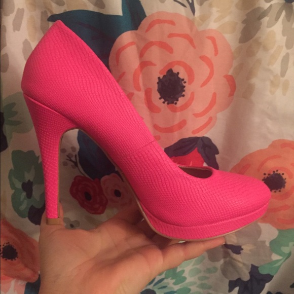 NEON PINK 💕 Pumps