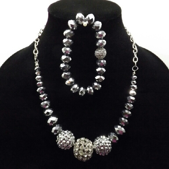 Faceted Necklace Set - Picture 2 of 4