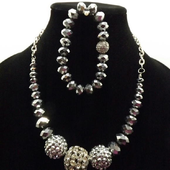 Faceted Necklace Set - Picture 3 of 4