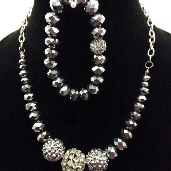 Faceted Necklace Set - Picture 4 of 4