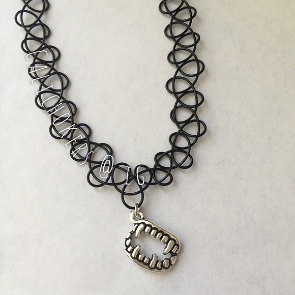 ☠️ Vampire Fangs Tattoo choker + freebies ☠️ - Picture 1 of 1