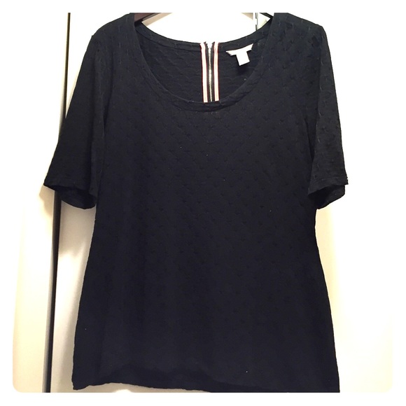 BR elbow length sleeve black textured top