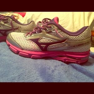 Women's mizuno tennis shoes