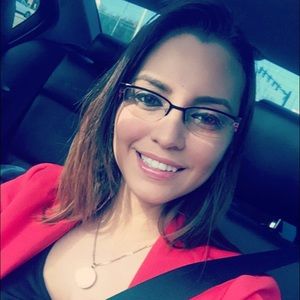 Meet your Posher, Andrea