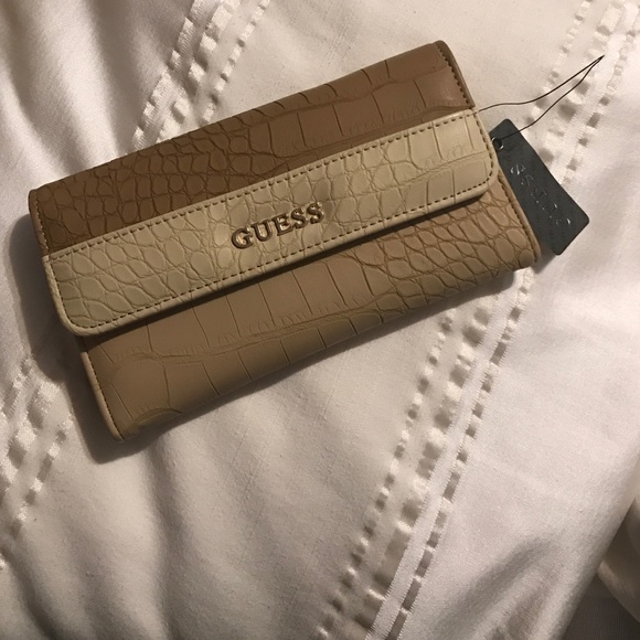 BRAND NEW GUESS WALLET - Picture 1 of 3