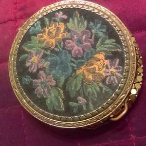 PETITE POINT VINTAGE COMPACT