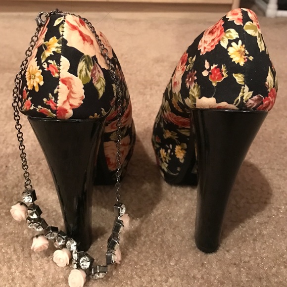 Floral Black Heels - Picture 3 of 3