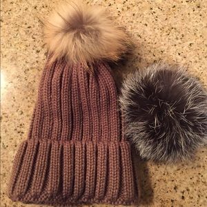 Women's Knit Hat with Interchangeable Pom Poms