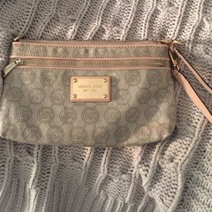 Michael kors wrislet